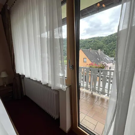 Zur Mosel Отель Minheim