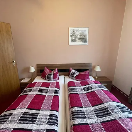 Zur Mosel Szálloda Minheim