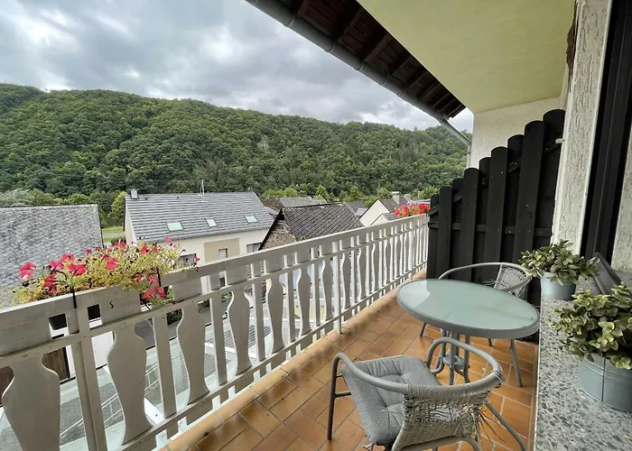 Zur Mosel Hotel *